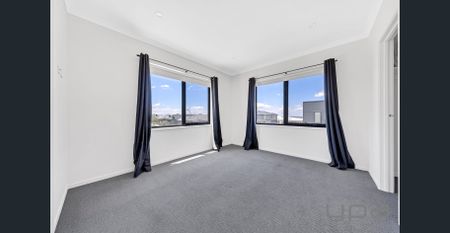 Near New 3 Bedroom Townhouse - Photo 4