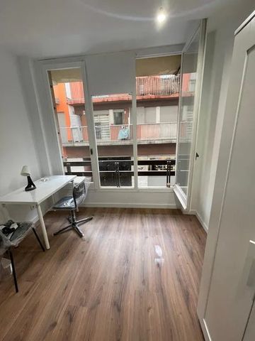 Plaça de Pep Ventura, Badalona, Catalonia 08912 - Photo 2