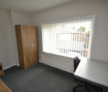 Room in a Shared House, Manchester, M7 - Photo 3