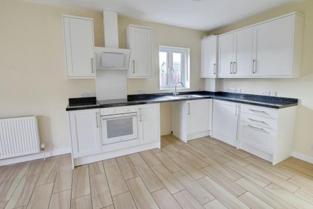 3 bedroom detached bungalow to rent - Photo 2