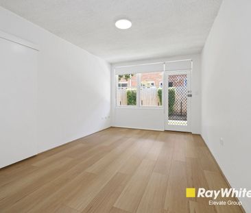 Stylish, Newly Renovated Two-Bedroom Apartment in a Quiet, Convenie... - Photo 3