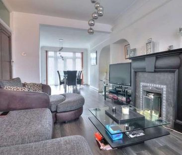 Langham Drive, Romford, RM6 - Photo 2