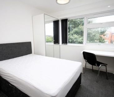 4 bedroom terraced house to rent - Photo 2