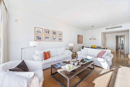 3 Bedroom Apartment For Rent in Benahavís, Málaga - Photo 2