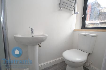 1 bedroom in a house share to rent - Photo 4