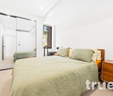 STUNNING APARTMENT IN PRIME LOCATION - Photo 5