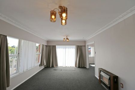 Spacious Three Bedrooms in Dinsdale - Photo 4