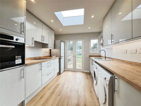 Warwick Avenue, Egham, Surrey, TW20 8LS - Photo 4