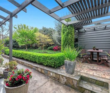 Mid Century Modern Magic - Photo 3