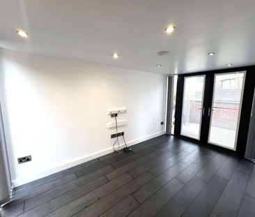 Truly Stunning 4 Bedroom Townhouse in the heart of Manchester City ... - Photo 4