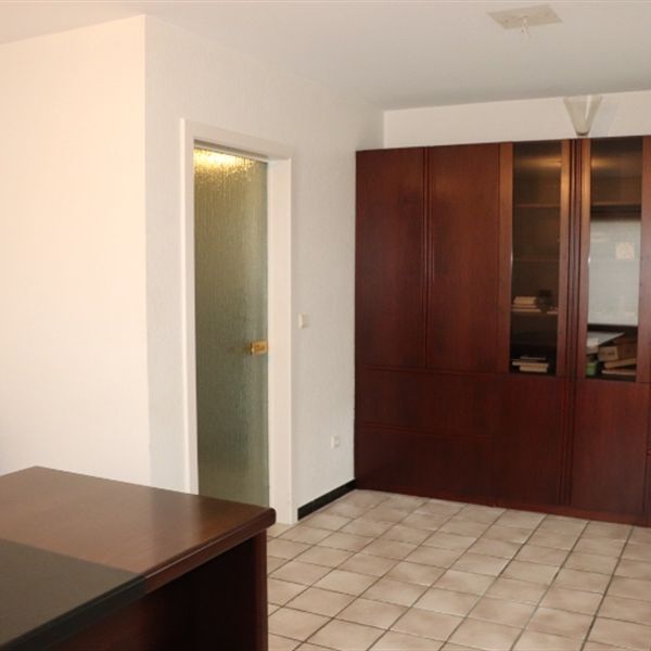 Instapklare woning met lift, 3 SLK, garage, tuin en zwembad - Photo 1