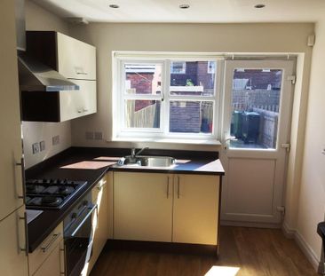 2 bedroom terraced house to rent - Photo 4