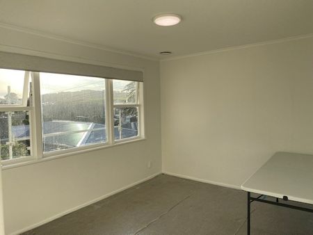 23B Diane Grove, Paparangi - Photo 2