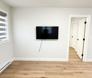 Delta Coach House – Brand New, Private Entry, Great Location. - Photo 6