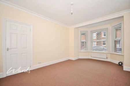3 bedroom end of terrace house to rent - Photo 2