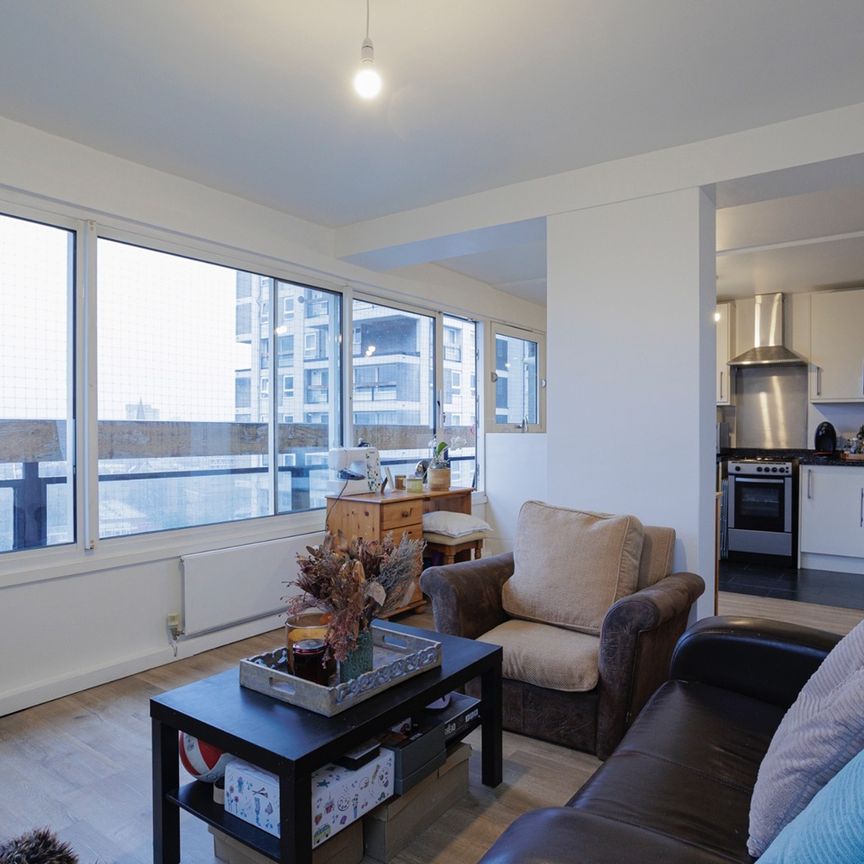 2 Bed Flat, Selworthy House, SW11 - Photo 1