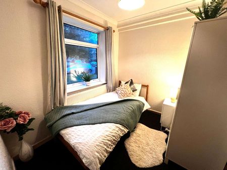 Cromwell Road Room 4 - Photo 4