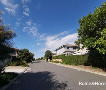 FANTASTIC LOCATION & CONVENIENCE! Heart of North Lakes, 3 Bed 2&1/2... - Photo 4