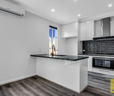 Stylish 3-Bedroom Family Home in Prestigious Upper Point Cook - Photo 1