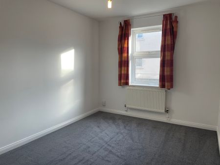 2 bedroom apartment to let - Photo 4