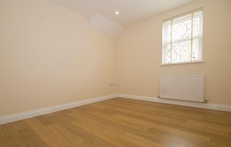 To Let 2 Bed Apartment - Photo 3