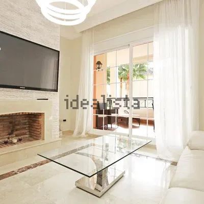 Alquiler de piso en Urbanizacion Nva Andalucia Aloha - Photo 1