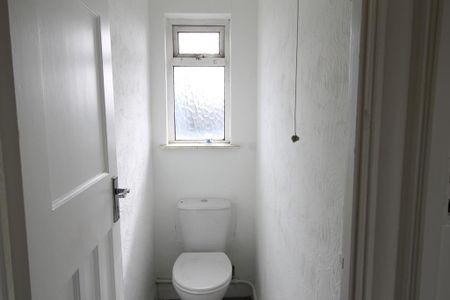 3 bedroom flat to rent - Photo 5