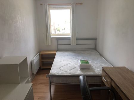 Jervaulx House, Lawrence Square - P10005 - Photo 3