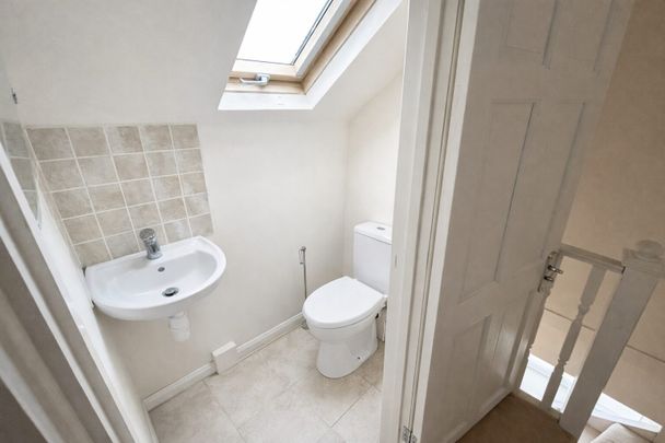 4 Bedroom House To Let - HP13 - Photo 1