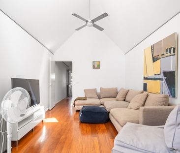 66 Elm Street, North Melbourne VIC 3051 - House For Rent | Domain - Photo 2