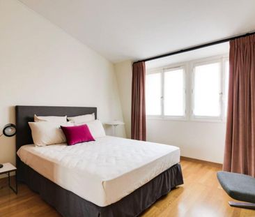 Location Appartement 4 pièces Meublé 119m² PARIS 16ème - Photo 6