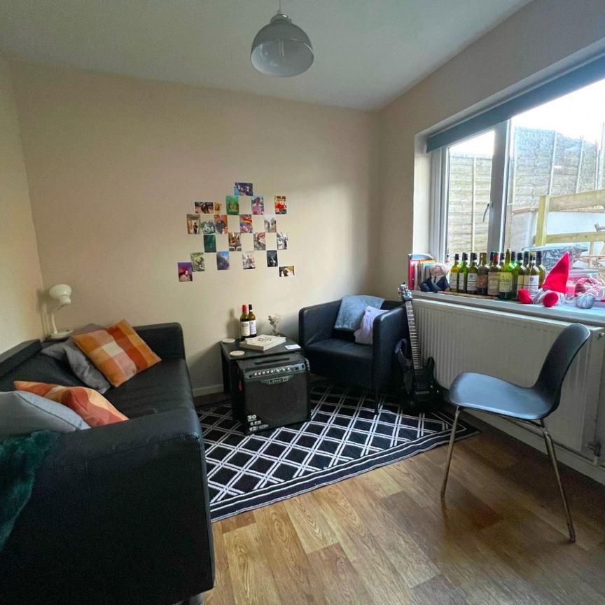 4 bedroom House To Let - Photo 1