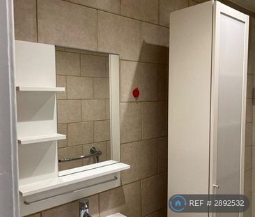 1 bedroom in a house share to rent - Photo 6