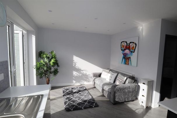 2 bedroom semi-detached bungalow to rent - Photo 1