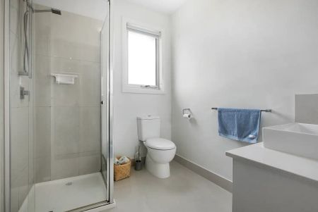 “Comfort And Style In A Prime Location!” - Photo 2