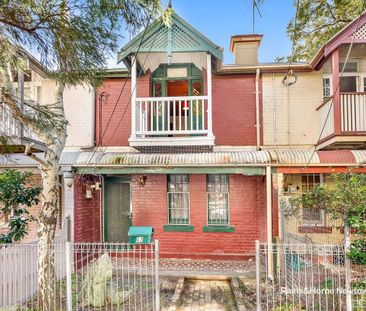Character 2 bedroom home in fabulous location - Photo 4