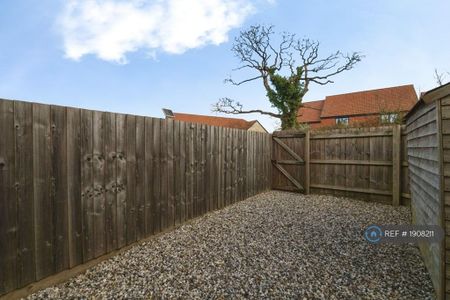 3 bedroom terraced house to rent - Photo 2