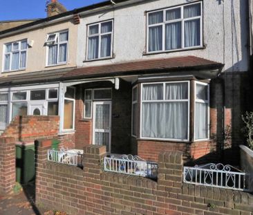 Guide Price £2,400 pcm - Available 05/04/2026 - Furnished - Photo 1