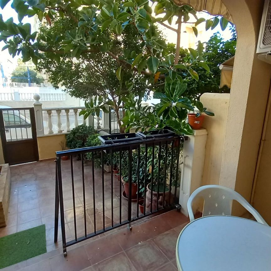 Planta baja de alquiler en Carrer Dolores Viudes Blasco, 5, Las Viñas - Photo 1