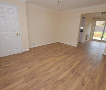 3 bedroom semi-detached house to rent - Photo 2