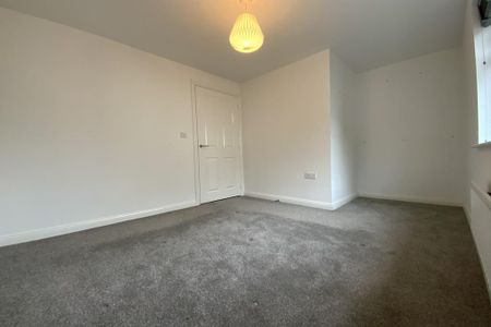 4 bedroom detached house to rent - Photo 5