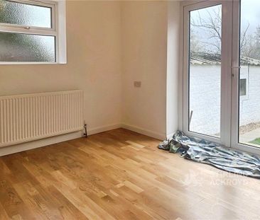 4 bedroom semi-detached house to rent - Photo 4