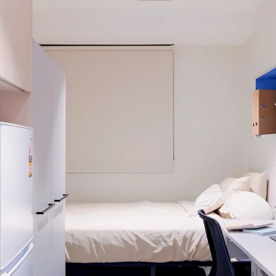 Private Studio Silver - Photo 1