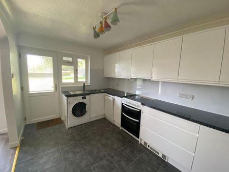 3 bedroom link detached house to rent - Photo 5