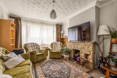 2 bedroom semi-detached bungalow to rent - Photo 2