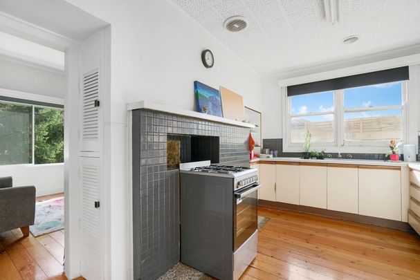 207 Clayton Street, Canadian - Photo 1