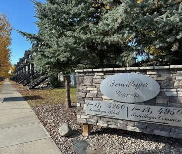 Modernized 3-bed, 2.5-bath townhouse overlooking park | 9 - 4950 Te... - Photo 1