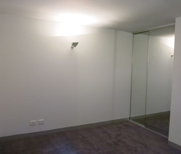 Stylish and Secure Apartment in the Heart of the Bay Street Precinct - Photo 1