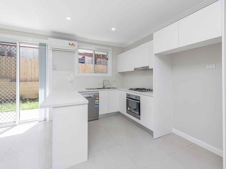 MODERN 3 BEDROOM TOWNHOUSE - Photo 5