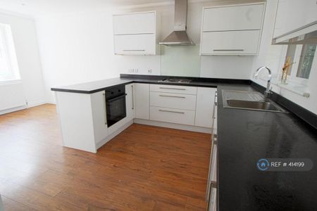 4 bedroom detached house to rent - Photo 2